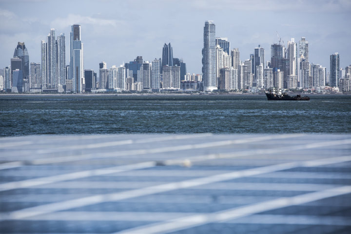 R4WO_VESSEL_FACING_PANAMA_CITY_FEB_2018_PHOTO_PETER_CHARAF_R4W_5297_WEB