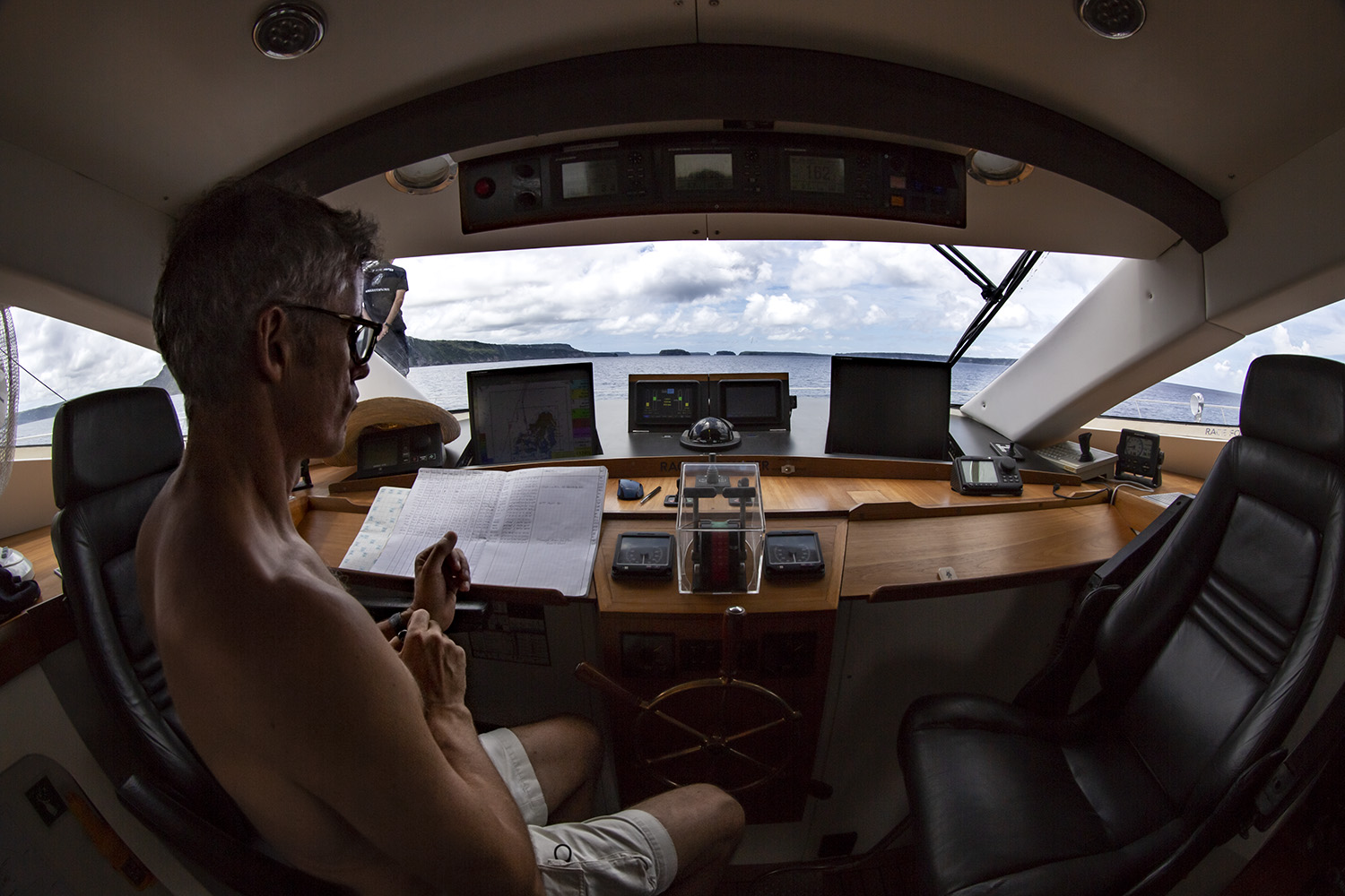 The Kingdom of Tonga opens its doors to us. Race For Water